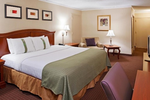 Days Inn by Wyndham Warren image 11