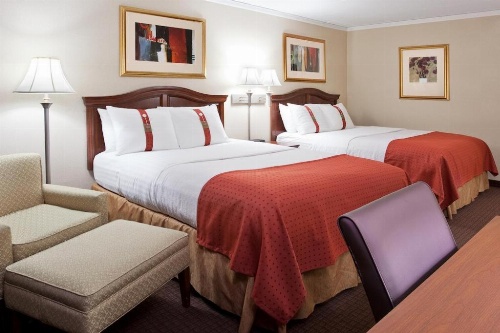 Days Inn by Wyndham Warren image 5